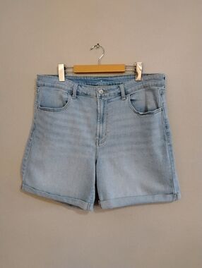 Old Navy Light Wash Broken-In Plus Size Denim Shorts – Size 16 EUC